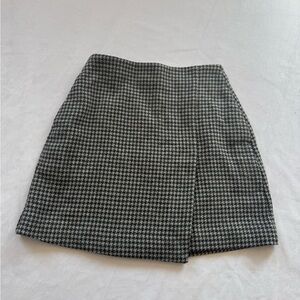 Uniqlo Monochrome Houndstooth Mini Skirt